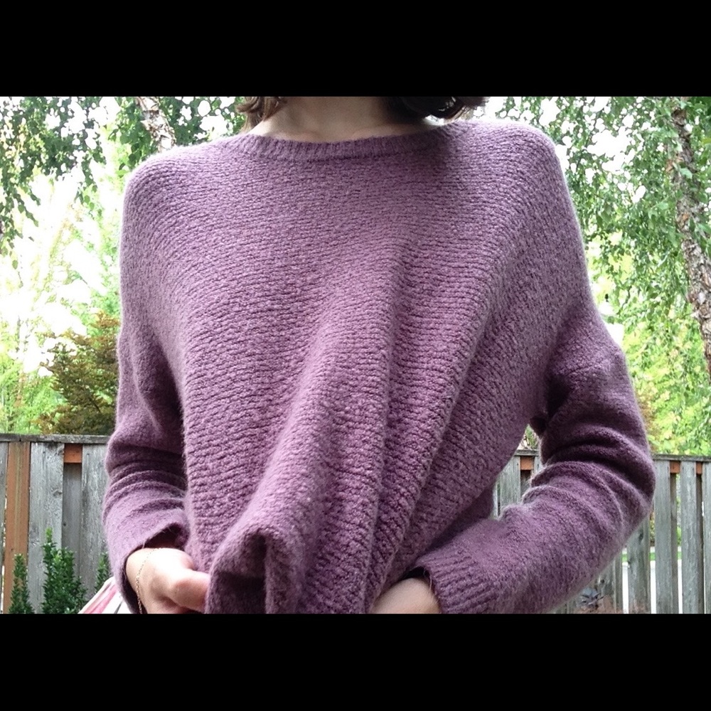 Mauve comfy sweater w/ open back 💟